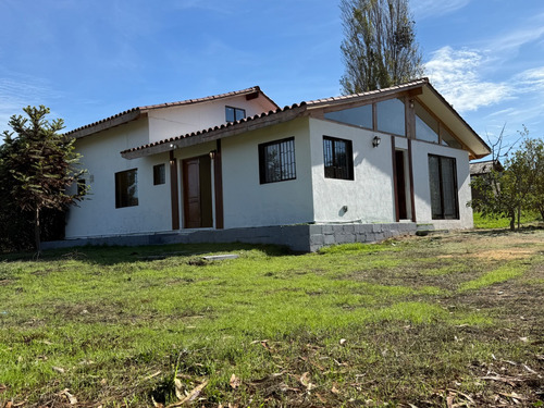 Casa 4 Dormitorios En Condominio Los Laureles 5.000 M2