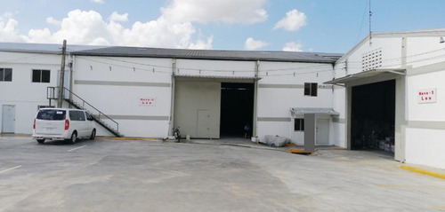Nave Industrial En El Higuerito Santo Domingo Norte