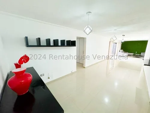 Agp Espectacular Apartamento En Planta Baja, Calle Cerrada Y Vigilancia Privada En Venta En Colinas De La Tahona 25-2354 Ys