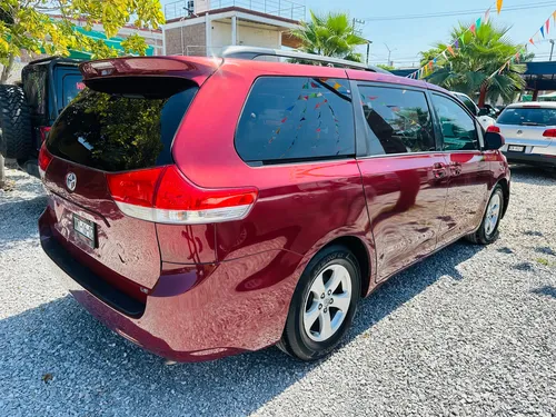 Toyota Sienna 3.5 Ce At