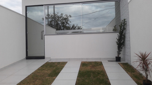 Imagem 1 de 14 de Casa Em Meio Lote