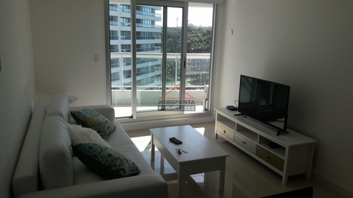 Apartamento En Brava, 1 Dormitorio- Ref: 2943