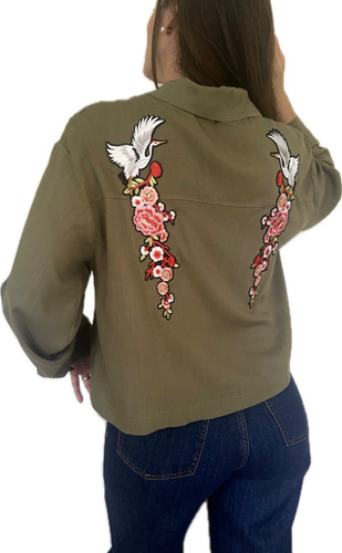 Camisa Crop Lino Con Aplique Bordado Espalda. Ingrid Siük
