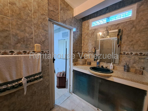 Casa En Venta En Cagua Prados De La Encrucijada Cocina Empotrada De Concepto Abierto Y Tope De Granito, Area De Lavanderia , Pisos De Granito Nela 25-22651