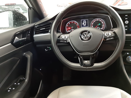 Imagen 9 de 10 de Volkswagen Jetta R-line 1.4l 150hp Tip 2019