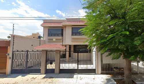 Casa En Venta En Calesa Santiago De Querétaro. (excelente Inversión).