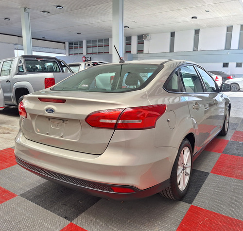 Ford Focus III 1.6 Sedan S