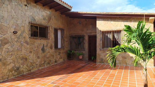 Imagen 2 de 16 de Se Vende En Oportunidad Hermosa Y Muy Acogedora Casa Sector El Naranjal Cerca Lomas De Monteclaro San Josè De Los Altos De 1000mts2 De Terreno Y 196mts2 De Const. Inf. M.fda. Varela. 0424-1045413