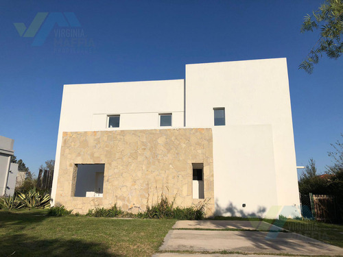 Venta De Casa En Santa Guadalupe - Pilar Del Este