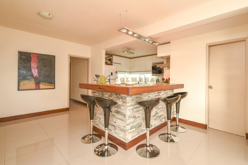 Excelente Apartamento De Tres Dormitorios Frente Al Mar - Punta Del Este- Ref: 3912