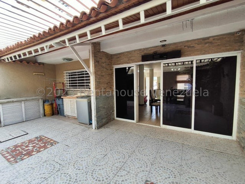 Naudy Escalona & Maribel Morillo Asesores Inmobiliarios De Rentahouse Venden Excelente Casa En Zona Av. Intercomunal De Cabudare