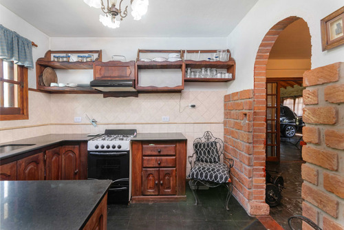 Casa En Venta 4 Amb Cochera,jardin,pileta Quilmes