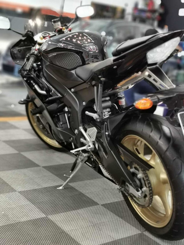 Yamaha R6