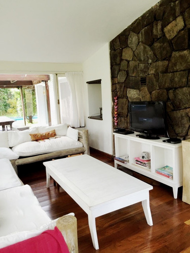 Imagen 2 de 13 de Casa En Alquiler Por Temporada De 4 Dormitorios En Playa Mansa
