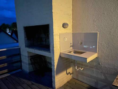 Alquilo Piriapolis Linda Casa En Zona Recidensial Muy Cerca Del Mar 2 Dormitorios Amplios Cocina Completa Aire Parrillero Lugar Para El Auto Totalmente Equipada Para 6 Personas