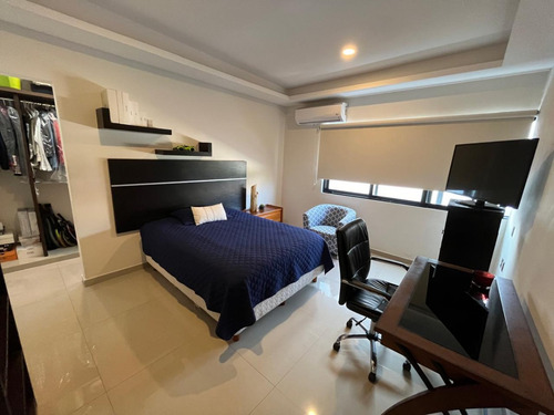 Casa En Venta En Costa De Oro, 4 Recámaras Cada Una Con Baño, Una De Ellas En Planta Baja, Alberca Y Jardín En Boca Del Río, Veracruz