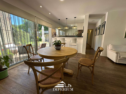 Casa Multifamiliar En P.u En Punta Gorda, Con Dos Monoamientes, Patio, Barbacoa Y Cochera Para 2 Vehículos
