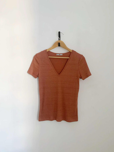 Remera V - Zara - Talle L