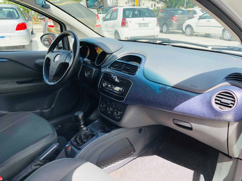 Fiat Punto 1.4 Attractive 8v Flex 4p Manual