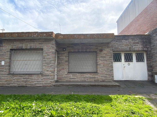 Casa 2 Amb En Venta Llavallol Con Patio Y Cochera