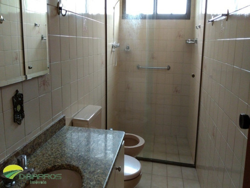 Imagem 10 de 23 de Excelente Apto De Alto Padrão No Centro - Laminado - Arm. Planejado Para Os Dorms, Coz., Banh., E Lavanderia - Andar Alto. - 4573 - 34354963