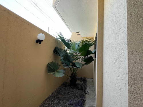 Casa De Dos Niveles En Venta En El Fracc. Virginia En Boca Del Río, Veracruzubicada En Uno De Los Fraccionamientos De Mayor Plusvalía En El Puerto De Veracruz, A 50m De La Ave. Juan Pablo Ii