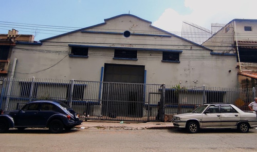 Se Vende Galpón  De 2538m² Quebrada Honda