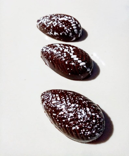 Molde Para Chocolate Huevo Chico Rayado