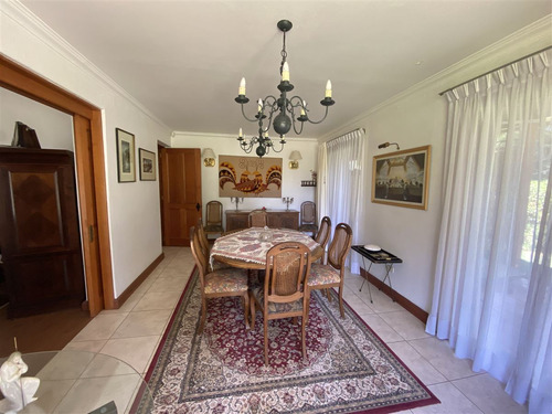 Casa En Venta De 8 Dorm. En Colina