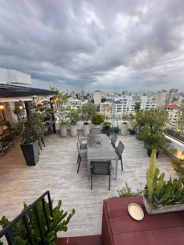 Pent-house Con Vista Al Mar En Venta En La Esperilla, Distrito Nacional, Santo Domingo.