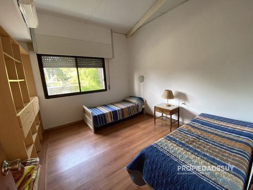 Casa En Venta De Cuatro Dormitorios Con Parrillero Y Garaje- Ref: 795