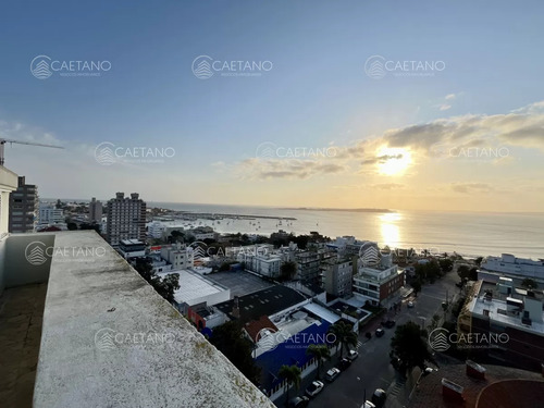 Venta Penthouse Tres Dormitorios. Península, Punta Del Este