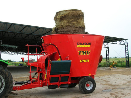 Mixer Vertical Taurus Maquinaria Agrícola Feedlot Tambo
