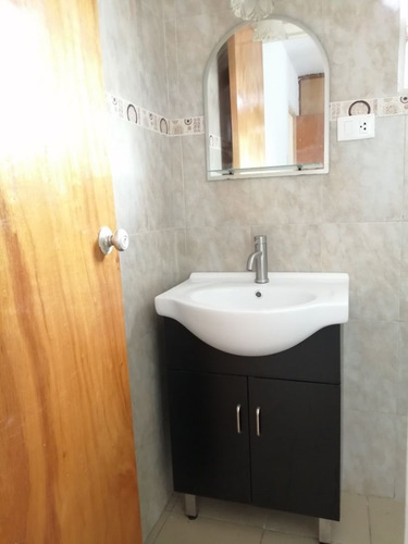 Imagen 10 de 12 de Se Vende Acogedor Apto.de 45 Mts² En La Av. Andrés Bello. Jfl 0424 2595983 0412 5437087