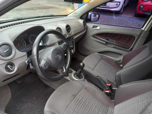 Imagem 7 de 7 de Volkswagen Voyage 2015 1.6 Msi Highline Total Flex 4p