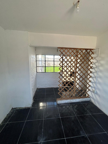 Vendo Buena Ubicacion Casa+2 Apartamentos+galpon Con Baño, 600m2 De Terreno/ Construidos Mas De 250 M2