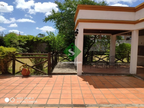 Venta De Casa En La Mansa, 4 Dormitorios, 3 Baños, Cerca Del Mar.- Ref: 168128