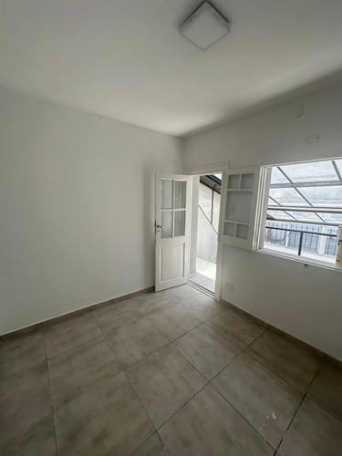 4 Ambientes Tipo Casa Sin Expensas, Refaccionado A Nuevo!!
