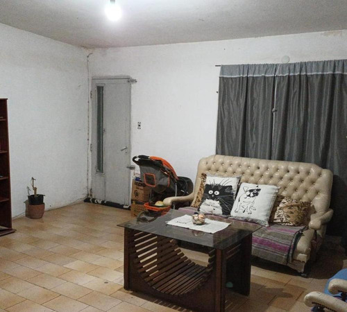 Vendo Casa En Villa Allende Parque, Tres Dormitorios.