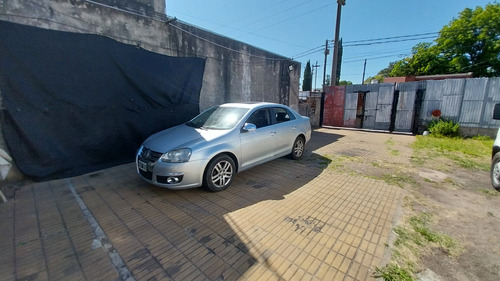 Volkswagen Vento 2.5 Luxury Wood