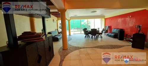 Venta De Casa Con 3 Departamentos En Cuernavaca, Morclave 3934