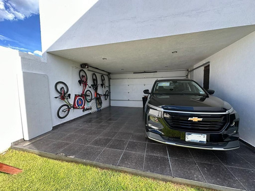 En Venta Casa En Hacienda Real Tejeda, Gran Ubicación, Estancia Amplias