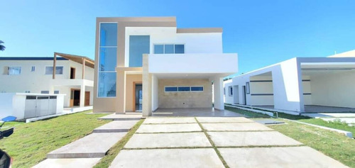 1593- Casa En Plantation, Pto. Pta.