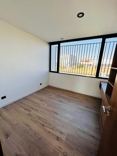 Imagen 17 de 22 de Vendo Casa A Lote Interno En Ceibos, Calidad Unica Con Piscina!! Digna De Ver.