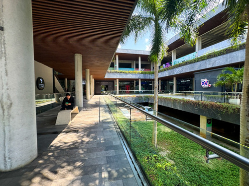 Av Cámara De Comercio Local Comercial En Renta Urban Center Monterreal