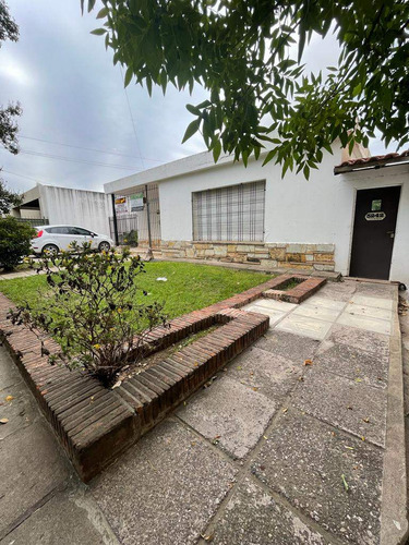 Venta De Casa 3 Dorm. Dpto Con 2 Dorm. En Bº Granja De Funes