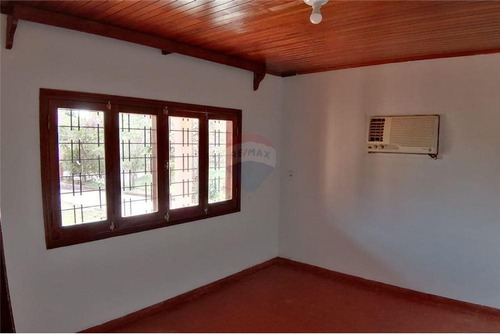 Vendo Casa De 4 Habitaciones Y 3 Baños.