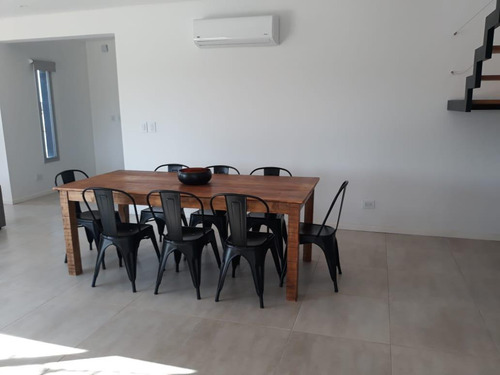 Imagen 10 de 19 de Prop. Estilo Moderno. 5 Amb. Jardín Y Piscina. San Sebastián. Escobar