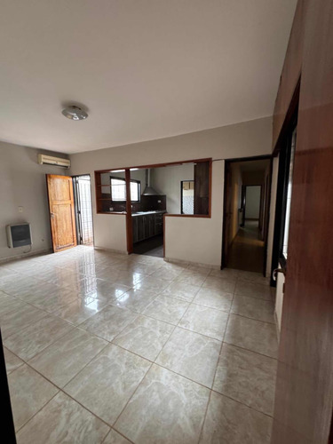 Casa De 4 Dormitorios 3 Baños En Barrio Centenario
