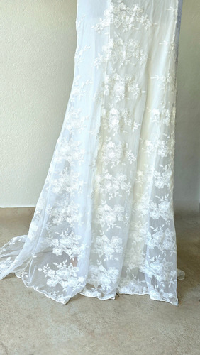 Vestido De Novia En Encaje. Elastizado. Talle M. Con Cola